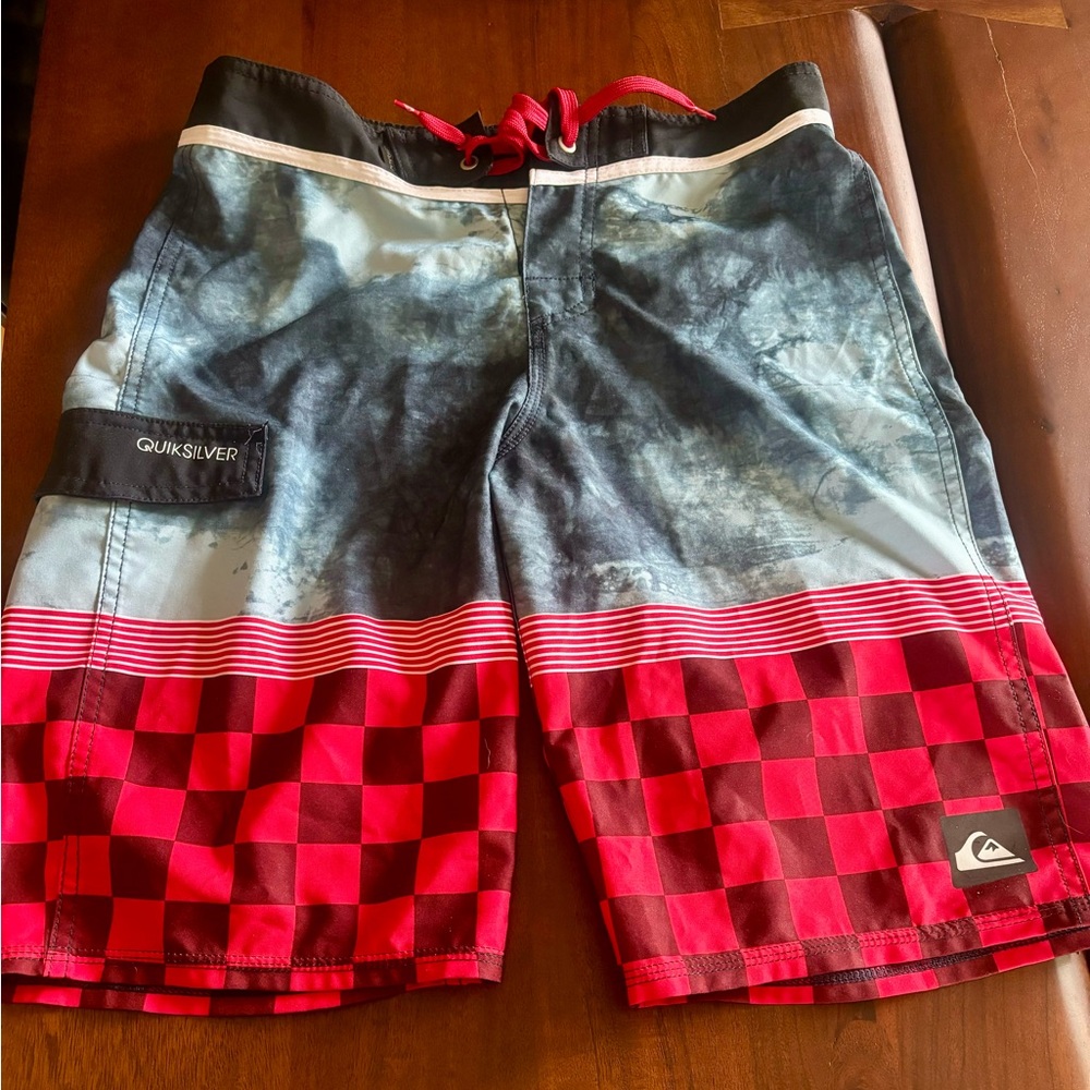 Quicksilver Men’s Bathing Suit / Board shorts Size 28